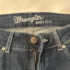 Wrangler bootcut jeans. Size 5x32. Like new!